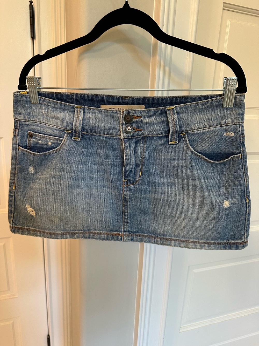 Y2K Hollister Denim Micro Mini Skirt Medium Wash Low Rise Distressed Size 5 EUC